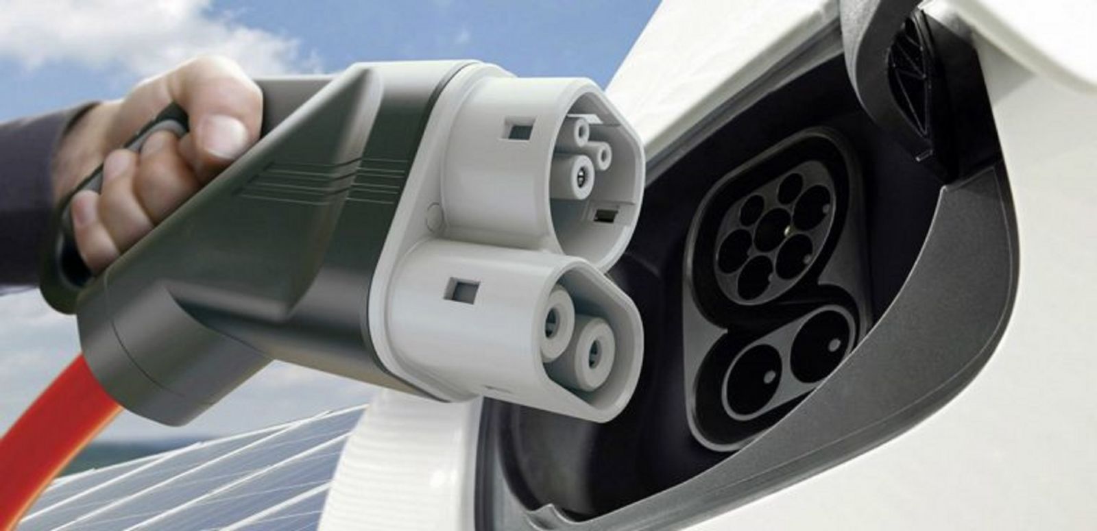 2 su 10 fleet manager pronti ad ampliare la flotta di veicoli elettrici nei prossimi 12 mesi. Piace anche l'ibrido